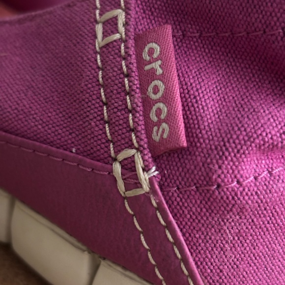 Casual Chic CROCS Women's Fuchsia Stretch Back Slip-On Flats Walking Shoes - Picture 8 of 10